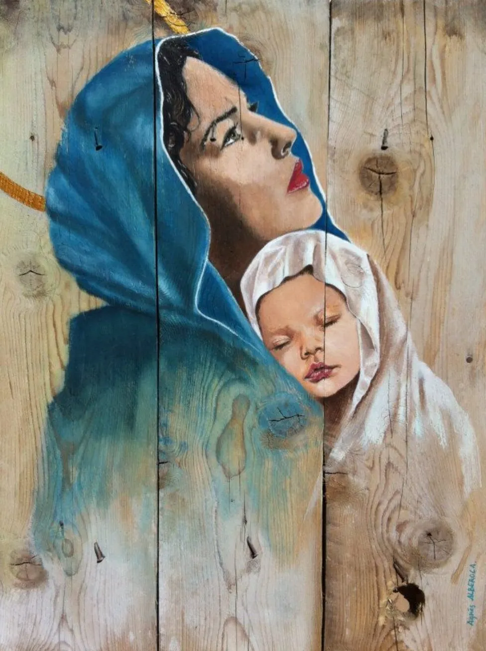 Vierge à l'enfant au voile bleu sur fond de bois